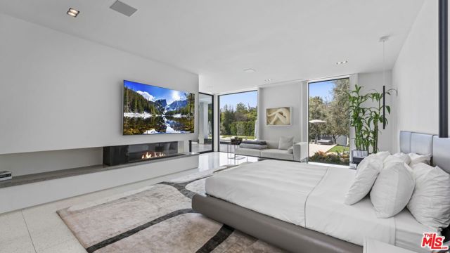 16032 VALLEY VISTA Boulevard, Encino CA: https://media.crmls.org/mediaz/5bb2fce1-b00a-4e4c-921b-a96418bb1d85.jpg