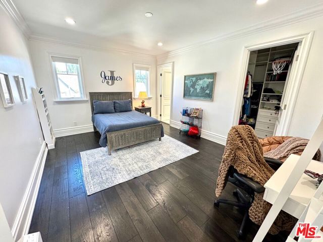 10338 Keswick Avenue, Los Angeles CA: https://media.crmls.org/mediaz/5bb33181-8c3e-4e76-a1c2-1b947ef63915.jpg
