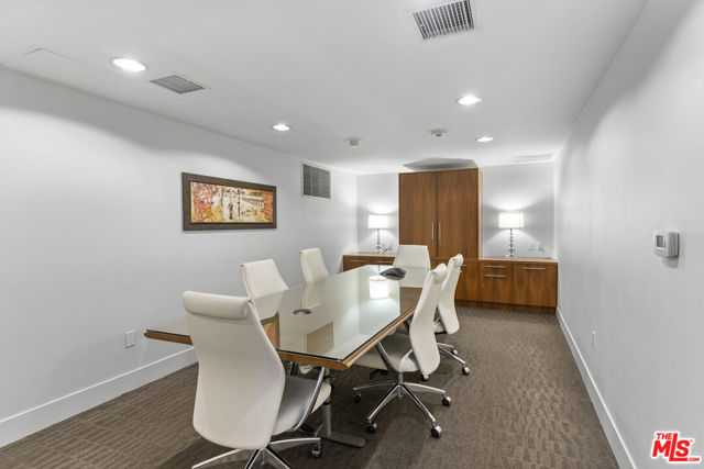 13650 MARINA POINTE Drive, Marina del Rey CA: https://media.crmls.org/mediaz/5bb3395c-bd7a-4e64-b205-e252a311db93.jpg