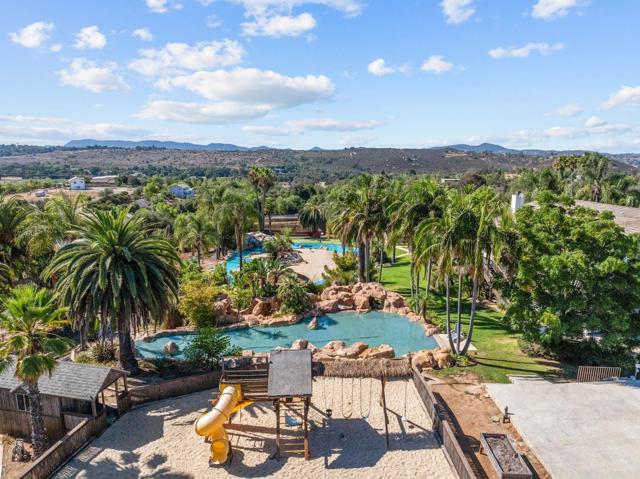 31121 Stardust Ln, Valley Center CA: https://media.crmls.org/mediaz/5bb34a48-a08a-4446-a11d-5c9c5961e9df.jpg