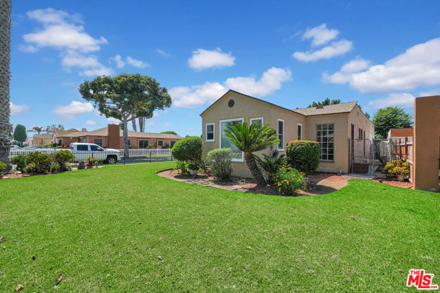 621 Burris Avenue, Compton, California 90221, 3 Bedrooms Bedrooms, ,2 BathroomsBathrooms,Single Family Residence,For Sale,Burris,24429689