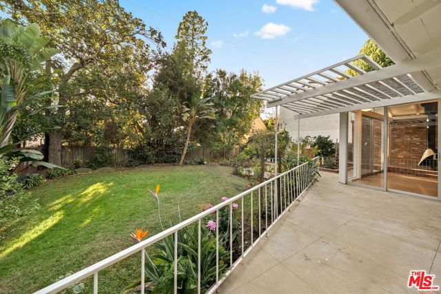 440 24th Street, Santa Monica CA: https://media.crmls.org/mediaz/5bb3a574-134a-46df-b9bf-166f2c498ba2.jpg