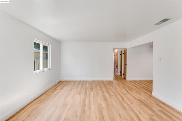 1908 New Jersey St, Fairfield CA: https://media.crmls.org/mediaz/5bb3c16e-329f-403b-a226-91f4ef41a07b.jpg