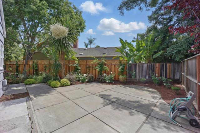 1633 Dallas Court, Los Altos CA: https://media.crmls.org/mediaz/5bb40293-7c13-4f9f-a5cc-8cde50a77a58.jpg
