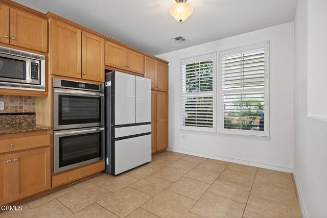1423 Windshore Way, Oxnard CA: https://media.crmls.org/mediaz/5bb49fab-ab6d-4d71-b840-f59beb50f1c6.jpg