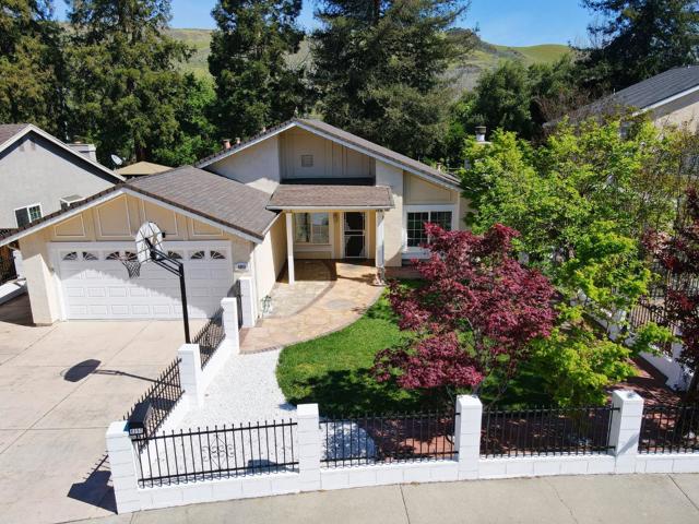 4950 Scarlett Way, San Jose CA: https://media.crmls.org/mediaz/5bb4c6fa-b25b-4602-8c16-deb3da4142df.jpg
