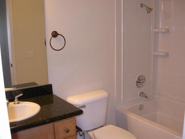 Detail Gallery Image 10 of 16 For 5057 Los Morros Way #112,  Oceanside,  CA 92057 - 2 Beds | 2 Baths