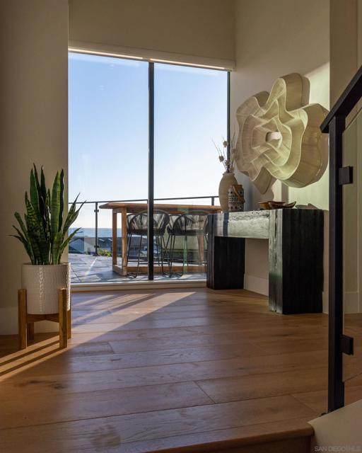 12994 Via Esperia, Del Mar CA: https://media.crmls.org/mediaz/5bb50d47-3fa8-454e-a31c-73e84ee51f9c.jpg