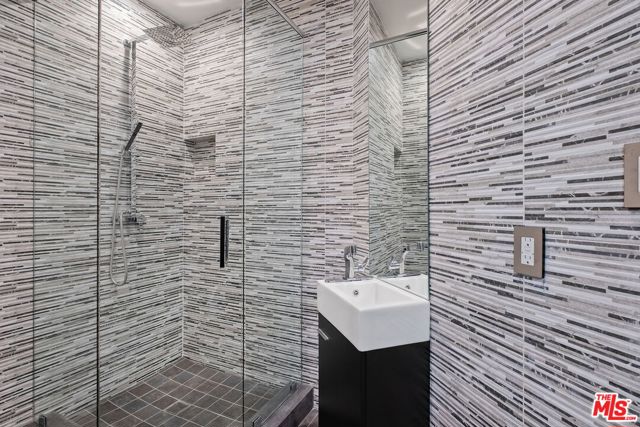 Drew Fenton | 2304 Donella Circle Los Angeles CA | MLS: 7392445