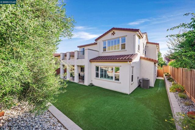 5057 Volterra Ct, Dublin CA: https://media.crmls.org/mediaz/5bb56cef-5d35-45c6-b1a5-48f92afe62e4.jpg