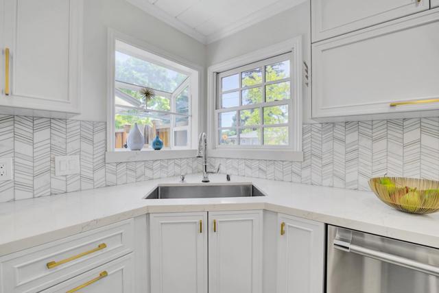 667 Cuesta Drive, Los Altos CA: https://media.crmls.org/mediaz/5bb639a7-3f29-45ef-94f1-fa3aab8a90eb.jpg