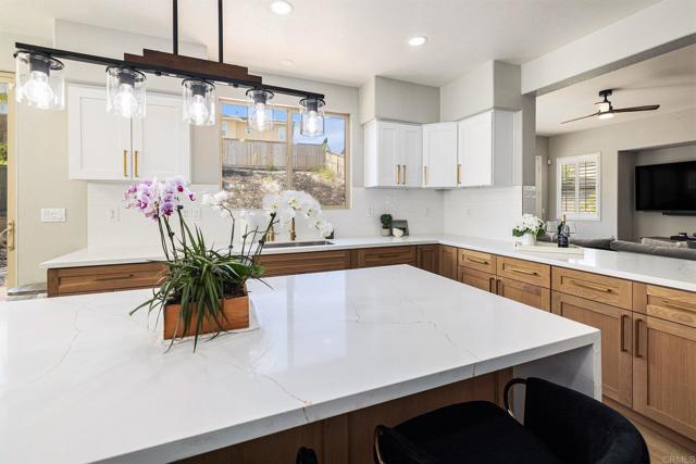 Detail Gallery Image 8 of 31 For 1924 Crossroads St, Chula Vista,  CA 91915 - 5 Beds | 4 Baths