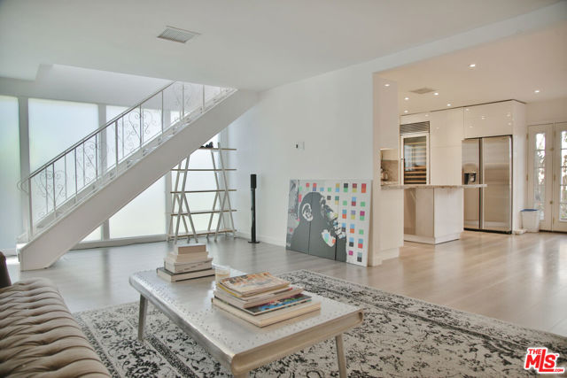 864 Granville Avenue photo 9
