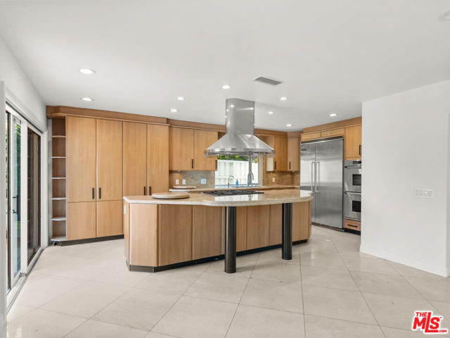 9606 Arby Drive, Beverly Hills CA: https://media.crmls.org/mediaz/5bb69c97-c74f-4930-a9f5-b2b09c954001.jpg