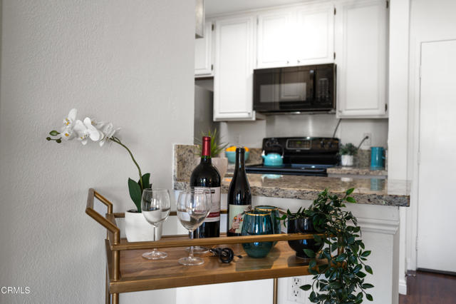 Detail Gallery Image 9 of 39 For 4499 via Marisol #302,  Los Angeles,  CA 90042 - 2 Beds | 2 Baths