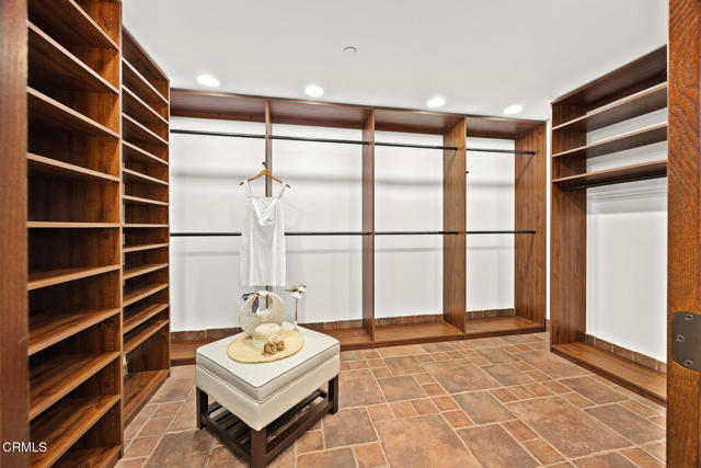 1533 Rancho Avenue, Glendale CA: https://media.crmls.org/mediaz/5bb6c828-904a-4204-8b05-28f1148796db.jpg