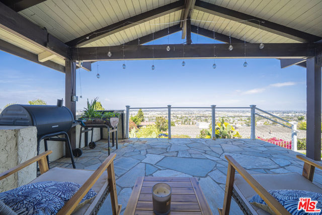 24880 Via Valmonte, Torrance CA: https://media.crmls.org/mediaz/5bb6f965-3655-4d55-a2db-66c2646c27ea.jpg