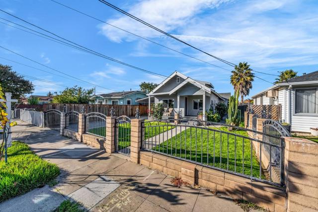 1539 E San Fernando Street, San Jose CA: https://media.crmls.org/mediaz/5bb72b3c-0a93-4d38-96b2-ab726245eea9.jpg