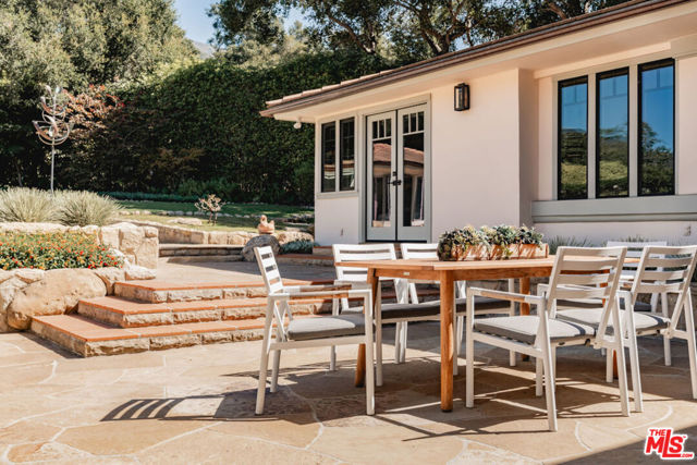 840 Ivy Lane, Montecito CA: https://media.crmls.org/mediaz/5bb7b014-d2aa-4b2e-9bcd-0a93ae446df5.jpg