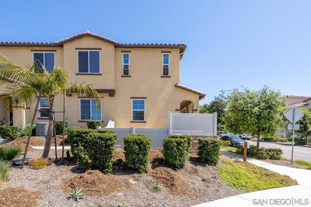 1709 Santa Carolina, Chula Vista CA: https://media.crmls.org/mediaz/5bb7f8d8-dd4f-48fd-b312-d82c9f48962b.jpg