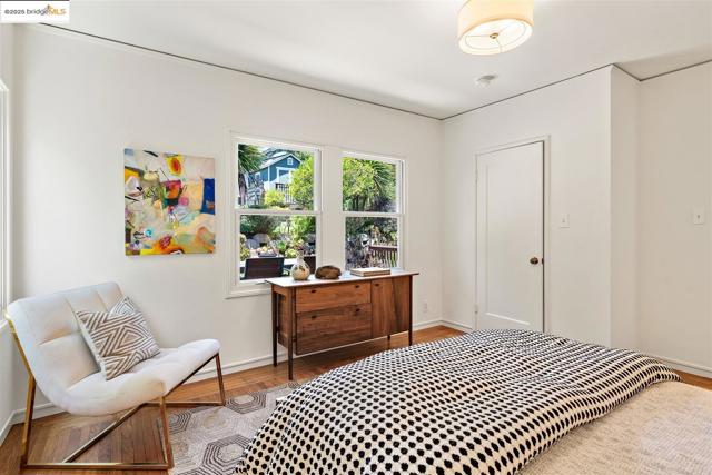 4007 Lyman Rd, Oakland CA: https://media.crmls.org/mediaz/5bb838b6-474d-4cb0-993d-2ba854354441.jpg
