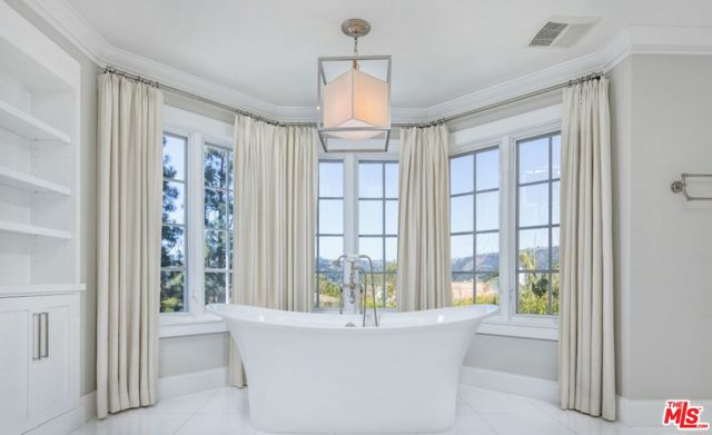 2311 Worthing Lane, Los Angeles CA: https://media.crmls.org/mediaz/5bb83c10-3211-420c-a13d-6f3d534587e1.jpg