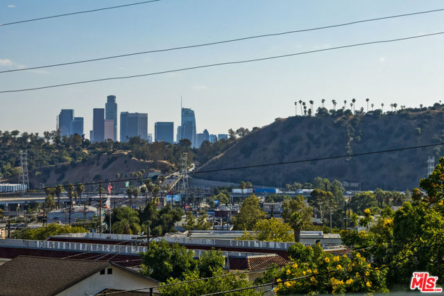 3404 Glenalbyn Drive, Los Angeles CA: https://media.crmls.org/mediaz/5bb84038-49f9-45c6-b80f-7fe72fd9f4f9.jpg
