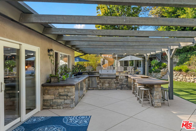 30603 El Sueno Drive, Malibu CA: https://media.crmls.org/mediaz/5bb889b8-f5ed-4444-85d0-9d1956fbb8bf.jpg
