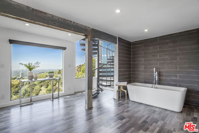 8506 Magnolia Drive, Los Angeles CA: https://media.crmls.org/mediaz/5bb8b256-94ba-47a5-8cae-cadb437de753.jpg