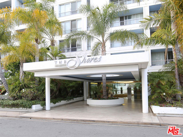 2800 Neilson Way, Santa Monica CA: https://media.crmls.org/mediaz/5bb949e1-4547-4e20-880d-f508fb9717d9.jpg