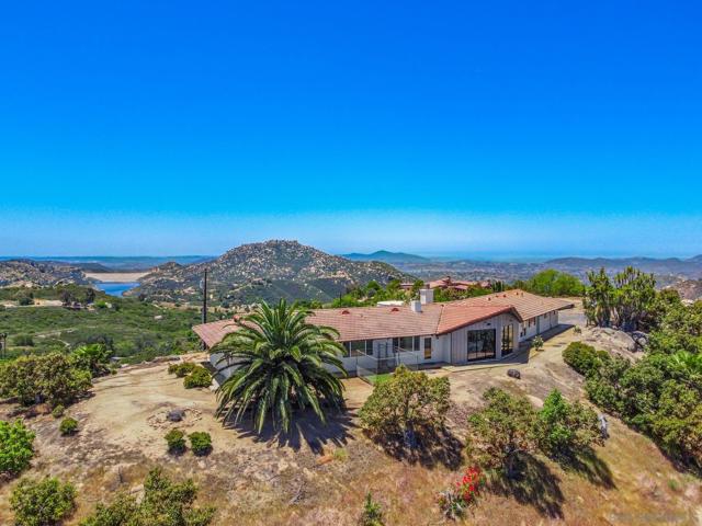 16641 Eagles Crest Rd, Ramona CA: https://media.crmls.org/mediaz/5bb95888-40fa-4429-8f35-7fc96c98e137.jpg