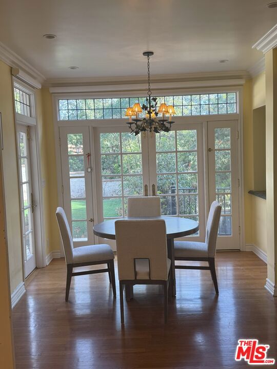 543 Perugia Way, Los Angeles CA: https://media.crmls.org/mediaz/5bb9a3f0-0e6d-45a0-8b43-7811b0a2cab4.jpg