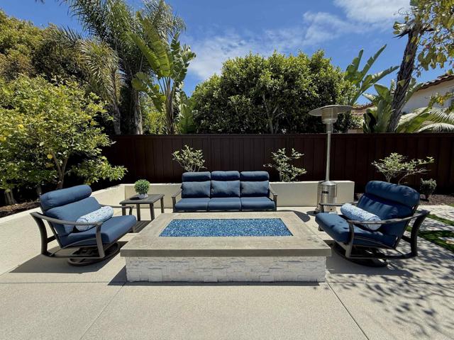 6981 Corte Langosta, Carlsbad CA: https://media.crmls.org/mediaz/5bb9b195-fab7-4e69-923b-4b2caa869daa.jpg