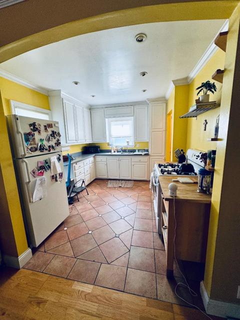 10181020 Bancroft Way, Berkeley CA: https://media.crmls.org/mediaz/5bb9ea27-29e1-439c-a86c-3065d7832f6b.jpg