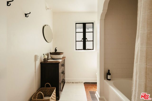 1907 S Mesa Drive, Palm Springs CA: https://media.crmls.org/mediaz/5bba649f-52b9-41b5-905d-f46deb357fe3.jpg