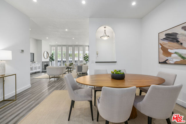 350 S Spalding Drive, Beverly Hills CA: https://media.crmls.org/mediaz/5bba89c0-d18f-4f79-bccb-29d2258bb327.jpg