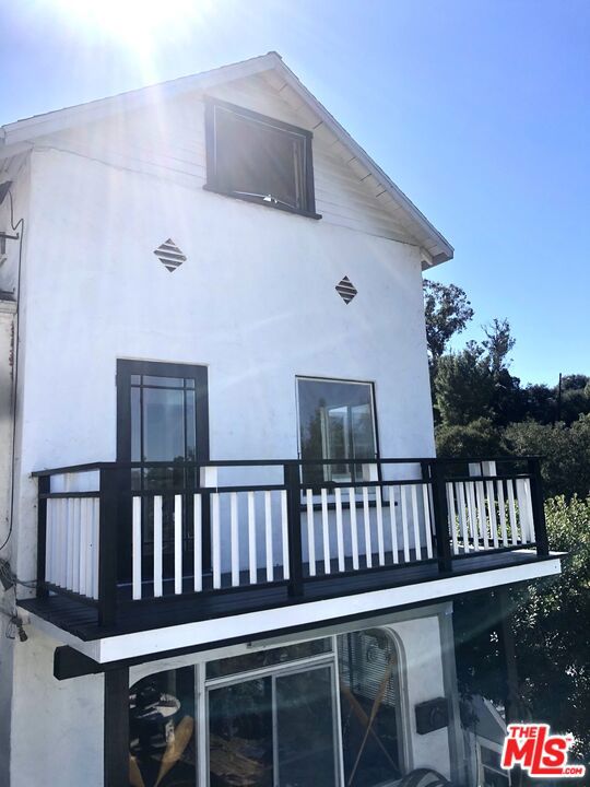 2225 1/2 Lake Shore Avenue, Los Angeles CA: https://media.crmls.org/mediaz/5bbb1bef-5ebf-4acf-aa84-b5898a0acbaa.jpg
