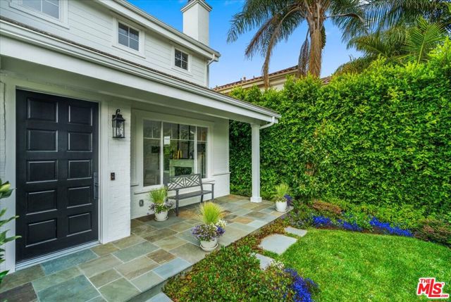 1664 Amherst Avenue, Los Angeles CA: https://media.crmls.org/mediaz/5bbbc39b-eab7-4bd7-9753-074047867cad.jpg
