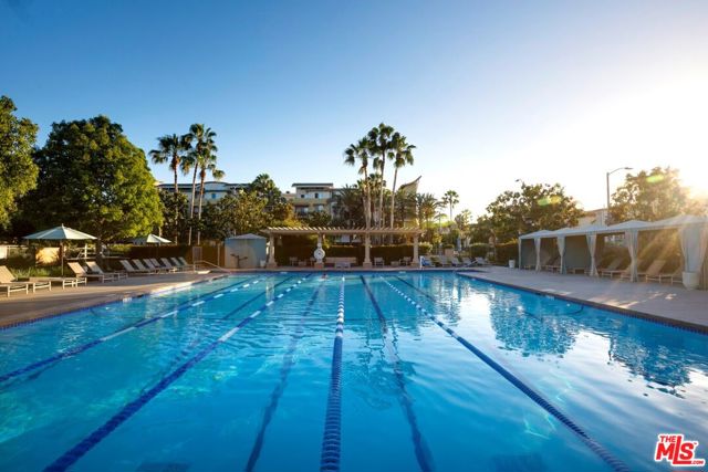 12714 W Sea Spray Place, Playa Vista CA: https://media.crmls.org/mediaz/5bbc2dff-3b95-4ab3-b12a-0148d070a7d6.jpg