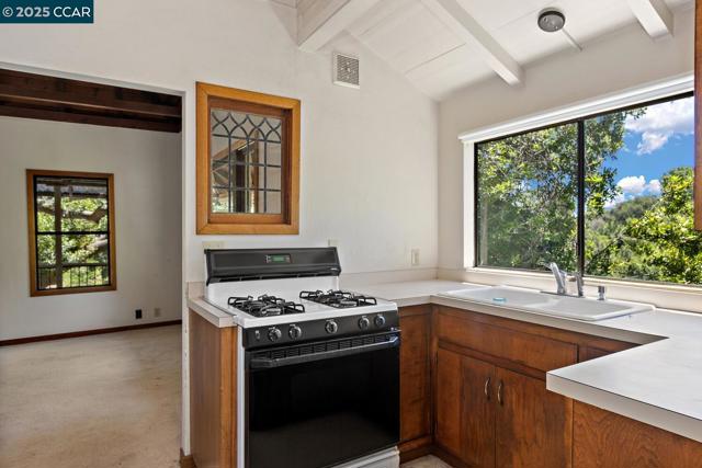 37 La Madronal, Orinda CA: https://media.crmls.org/mediaz/5bbcc832-aa10-4777-94f6-ac41c1348fd8.jpg