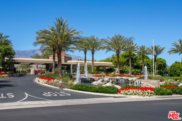 4 Trinity Court, Rancho Mirage CA: https://media.crmls.org/mediaz/5bbd2a18-aae4-407f-8557-66fa669758b6.jpg