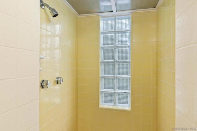 7520 Hillside Dr, La Jolla CA: https://media.crmls.org/mediaz/5bbd3881-4451-4e61-bfa4-f2fd5bbdadc7.jpg