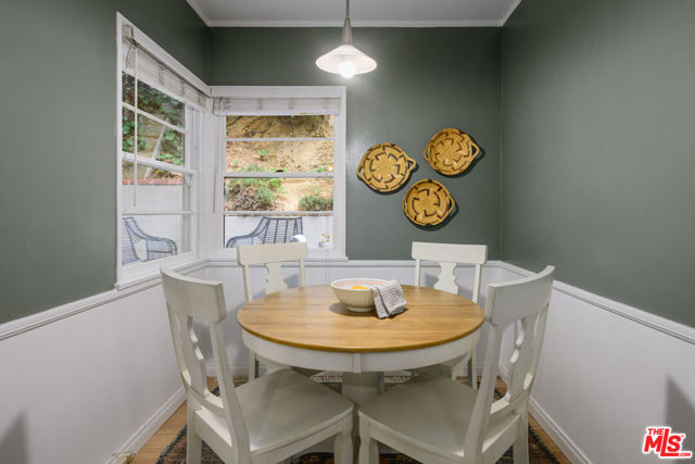 5919 Tuxedo Terrace, Los Angeles CA: https://media.crmls.org/mediaz/5bbd4b7f-d5af-455f-a4f4-881f5389be40.jpg