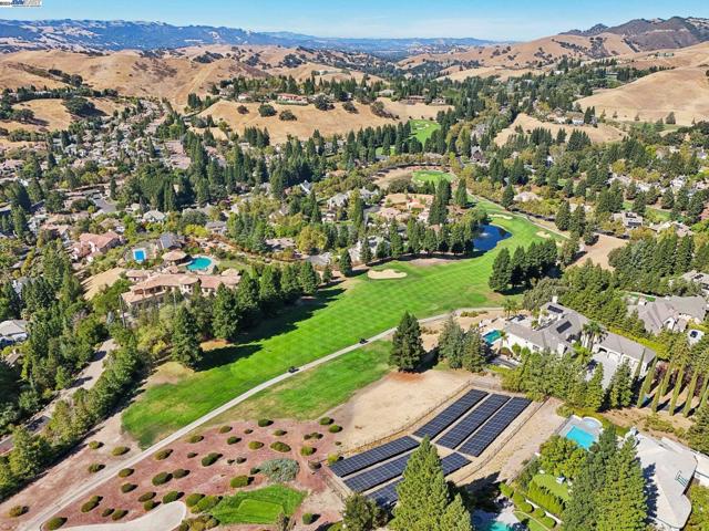 108 Kingswood Cir, Danville CA: https://media.crmls.org/mediaz/5bbd68f2-f359-44d9-bac3-85c040337e4d.jpg