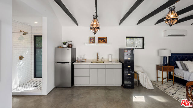 1724 N Sierra Bonita Avenue, Los Angeles CA: https://media.crmls.org/mediaz/5bbdad73-96d1-4dde-8f97-8d03664de6e8.jpg