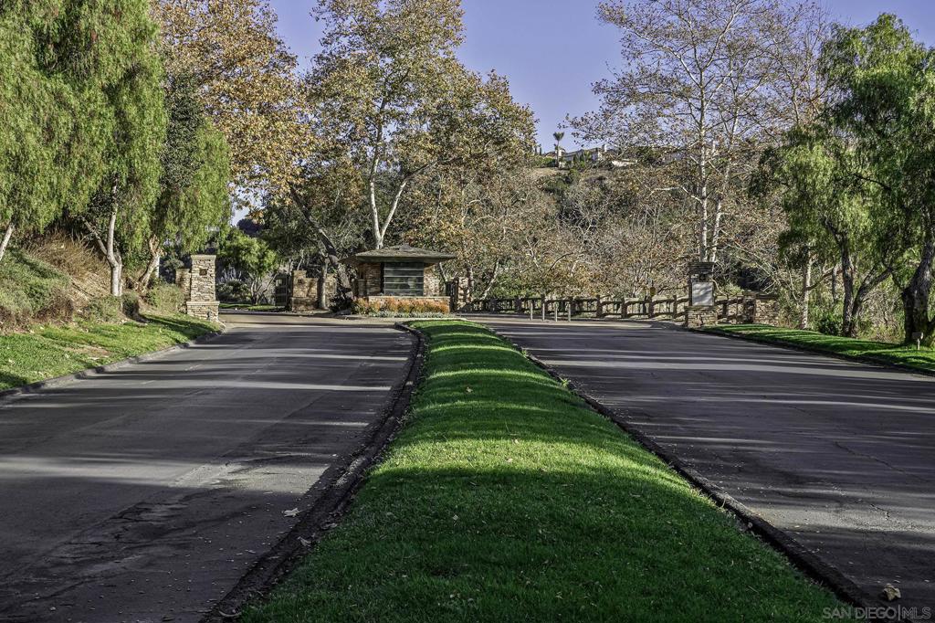 https://media.crmls.org/mediaz/5bbdb3d7-f051-4e28-acc6-503aa7d9f006.jpg?preset=X-Large