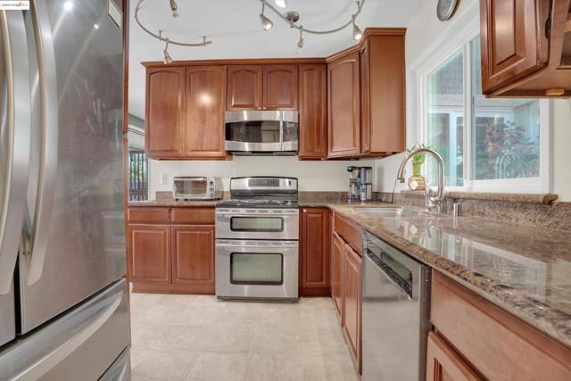 5260 Laguna Ct, Discovery Bay CA: https://media.crmls.org/mediaz/5bbdbd20-0eb5-4be9-b3de-822a640a57bc.jpg