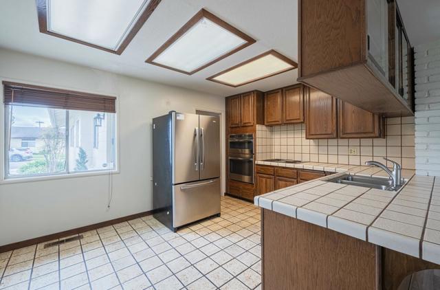 786 Bellarmine Drive, Salinas CA: https://media.crmls.org/mediaz/5bbe0d3b-f944-40c6-b2a8-bd7d67207649.jpg