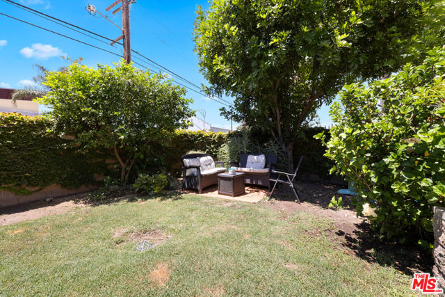 14256 Victory Boulevard, Van Nuys CA: https://media.crmls.org/mediaz/5bbe0f89-5600-4356-bba7-4ec43c062958.jpg