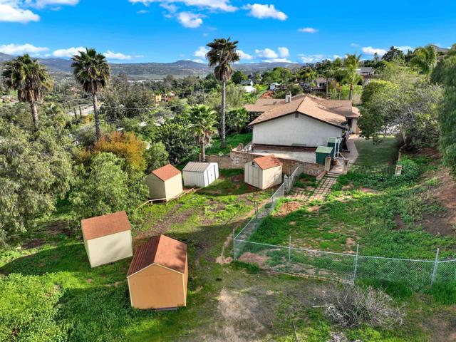 460 Rancho La Mirada Ln, Escondido CA: https://media.crmls.org/mediaz/5bbfa528-464e-4983-8b38-a7bd3e6fc8b5.jpg